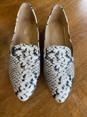 Nine West White and Black Snake-Print Pointed Loafers